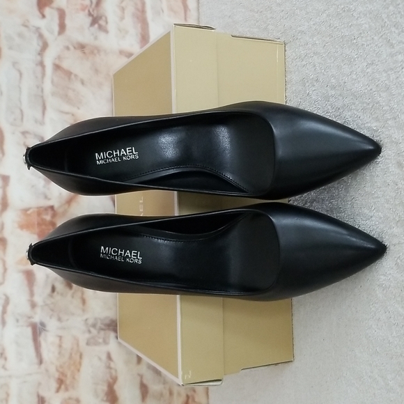 New Michael Kors Dorothy Flex Pumps - Picture 8 of 9